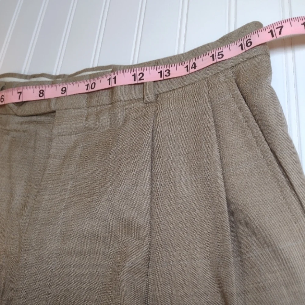 STAFFORD men's 3 button suit size (40)R. as it is.
